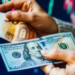 Evro trpi pritisak, dolar u padu - kakva su predviđanja za kraj godine