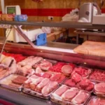Gastroenterolozi upozoravaju: Ovo meso uništava naša creva, a Srbi ga jedu skoro svaki dan