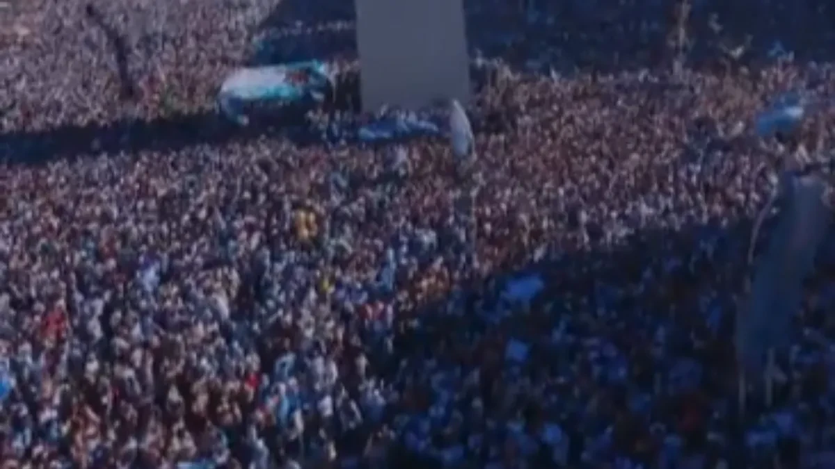 Gori Argentina! Nadrealne scene na ulicama, sve u znaku Mesijevog oproštaja (VIDEO)