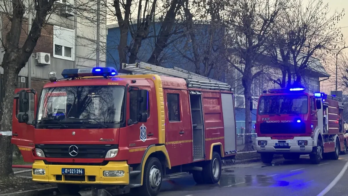 Gori zgrada u Novom Sadu: Gust crni dim vidi se iz svi delova geada! (FOTO)