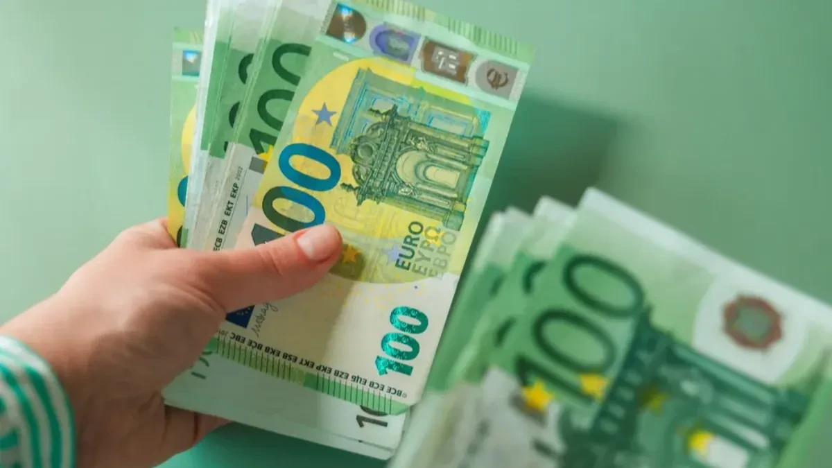 Građani Srbije navalili na evre! NBS otkrila šta se dešava u menjačnicama: Ako promenite milion dinara, možete da izgubite čak 25.000!