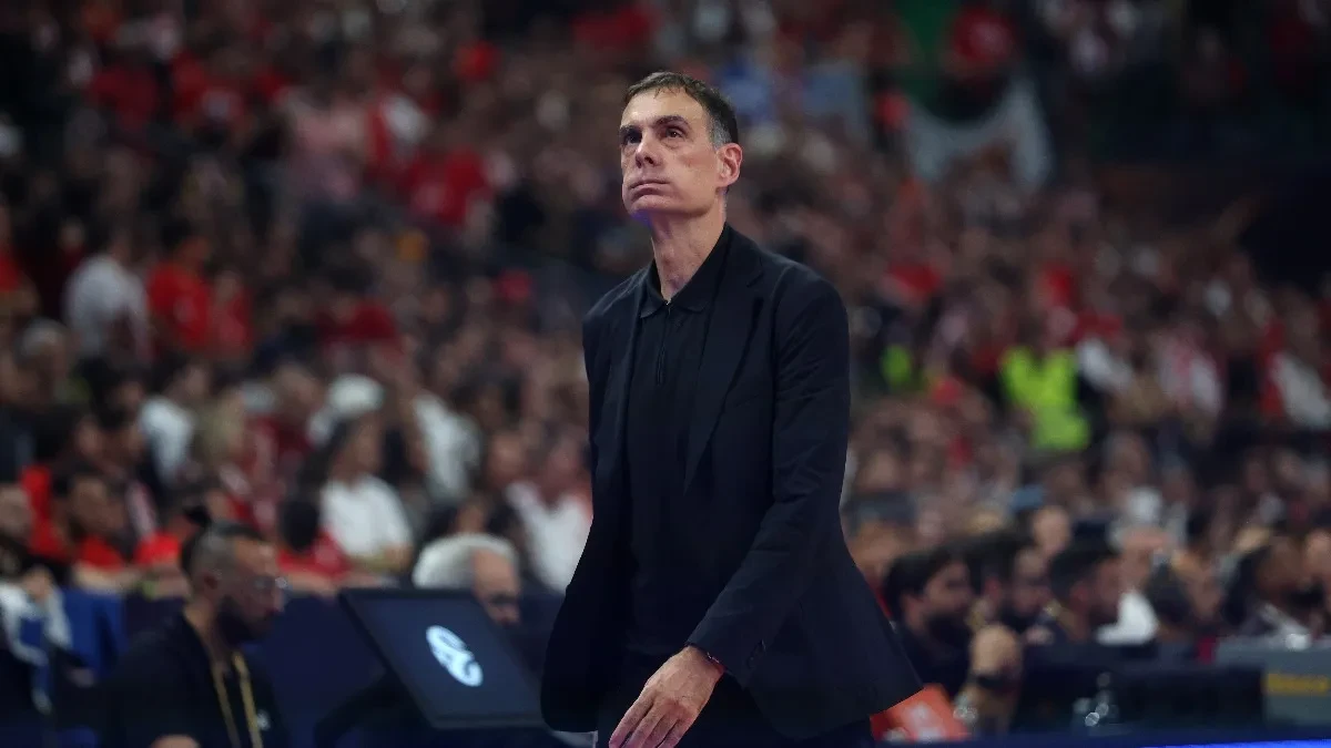 Haos! Trener Olimpijakosa se umalo pobio sa igračima Virtusa (VIDEO)