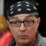 Isplivala jedina fotografija Olivera Mandića bez marame! Godinama je ne skida, a ovo je razlog!