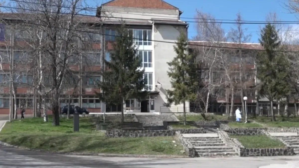 Istorijski iskorak za srpsko zdravstvo na Kosovu i Metohiji - Prvi put izvedene dve operacije ugradnje endoproteza kuka u KBC Kosovska Mitrovica