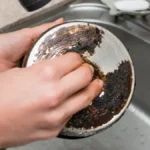 Kako očistiti zagorele šerpe unutra, ali i spolja? Spada sve, sve ono crno što se nahvatalo