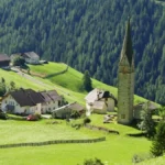 Koliko samo izgleda kao skupo zimovalište - mesto u Dolomitima koje privlači turiste tokom cele godine