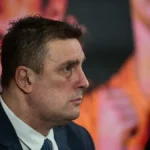 Ma, da li je moguće? Šarenca gledamo u Poteri, a niko ne zna koliko voditelj zapravo ima godina