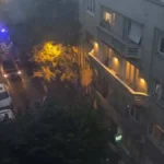 Novi detalji velikog požara u centru Beograda: Plamen guta stan u potkrovlju,gust crni dim kulja sa vrha zgrade