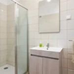Ove stvari nipošto ne držite u kupatilu: Vlaga i para im štete, a niste imali pojma