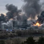 Pakao u Rusiji, ima poginulih! Ukrajinski dronovi spržili stambene zgrade, zapalili fabriku aviona i pogodili putnički voz!