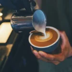 Pazite koliko šećera stavljate u kafu? Ima nešto šta joj dodaje još više kalorija