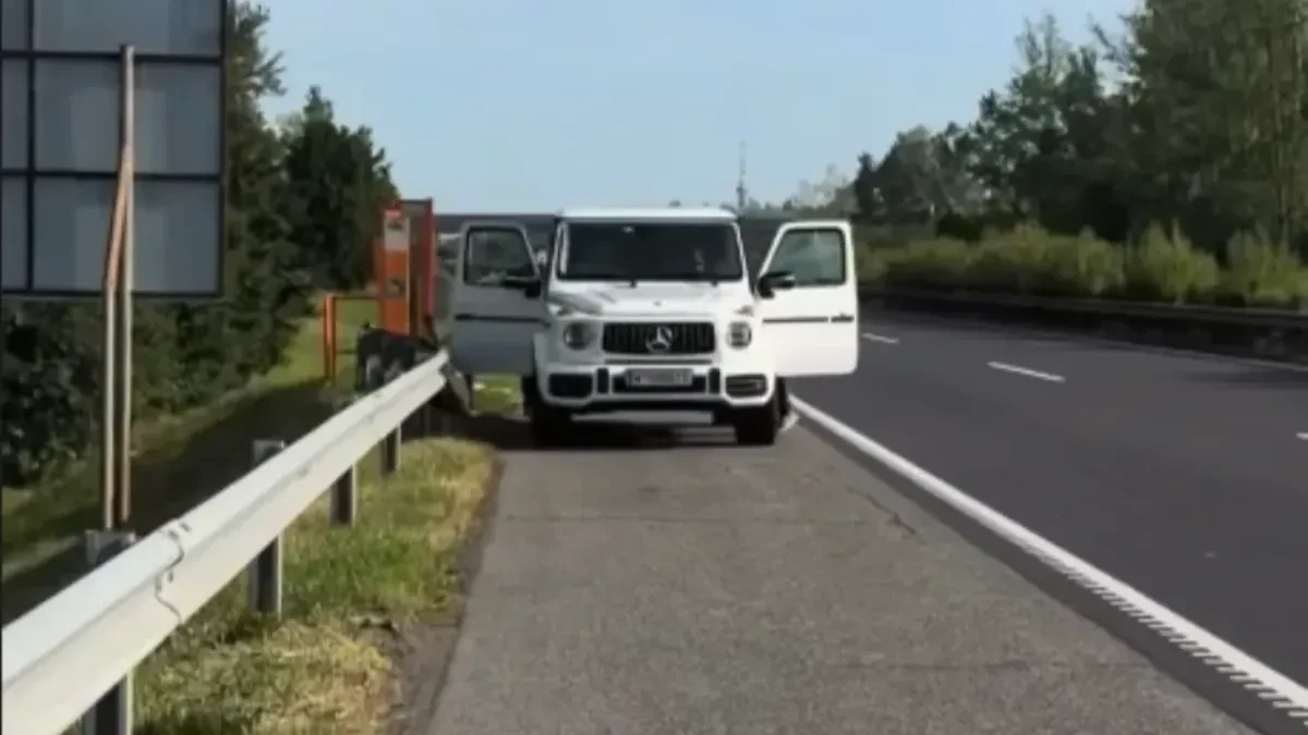 Pevač doživeo horor nasred puta! U autu od 250.000 evra mu se desilo ovo!