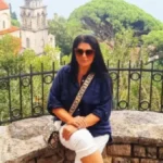 Pevačica rodila ćerku u 6. deceniji, a sad pokazala kako uživa sa mezimicom: Prizorom raznežila sve