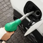 Rupica na poklopcu rezervoara automobila ima važnu ulogu: Ako se zapuši, može nastati ozbiljan kvar