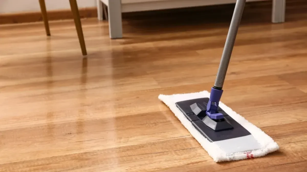 Sija se, spada sve, čak i ono crno koje niko nikada ne može da obriše: Kako očistiti parket, da ga ne oštetite, a da se cakli?