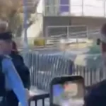 Šiptari opkolili zgradu skupštine u Prištini! Razbijaju stakla, pokušavaju da provale, silom ih vraćaju unutra (VIDEO)