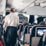 Skinuo majcu, dodirivao je i zauzeo joj pola sedišta: Putnica iz aviona prošla pakao, stjuardese nisi htele da joj pomognu (FOTO)