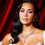 Skockala se dečku u čast: Kim Kardašijan u nežno roze izdanju, ovo se retko viđa!