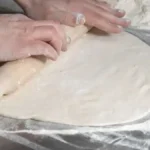 Toliko tanko da se kroz njega vidi sto: Ovako se pravi vučeno testo za domaće pite i burek (VIDEO)