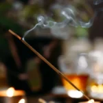 Trik sa mirisnim štapićem otkriva odakle dolazi hladan vazduh kad su prozori zatvoreni