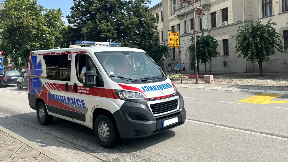 Udes u Boljevcima: Muškarac povređen kod nautičkog sela, prevezen u Urgentni centar