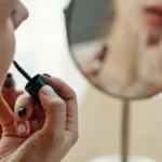 Ultimativni hit ove zime i jeseni, u drogerijama rasprodat sve go jednog: Ova boja će pokoriti sve zemljane nijanse, Srpkinje je već obožavaju