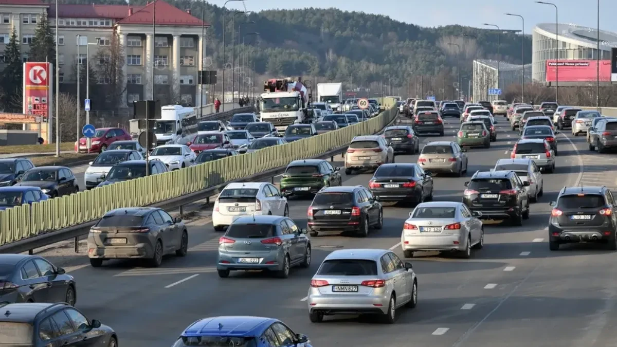 Vozači, spremite se: Od ponedeljka u automobilu obavezno morate imati ovih 5 predmeta