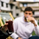 Zbog ovog popularnog napitka šećer u krvi besni: Najgore od svega što ga mladi piju!